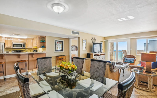 Holiday Surf & Racquet 614 2 Bedroom Condo by RedAwning