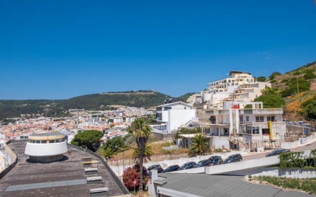 Rent4rest Sesimbra Ocean View Studio - Direct Beach Access