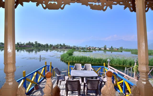 Golden Hopes Group Of Houseboats