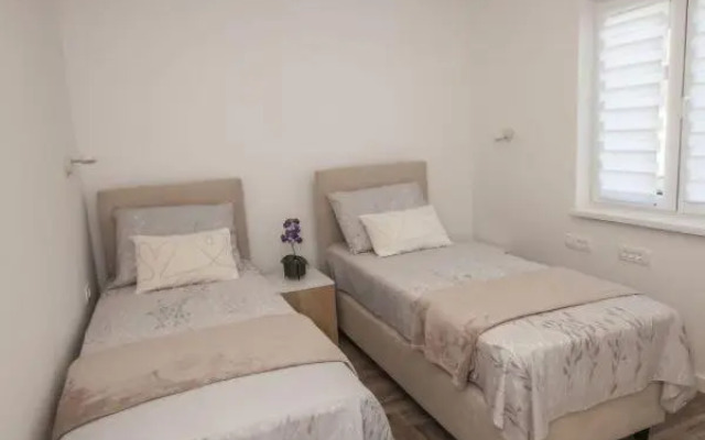 Villa S