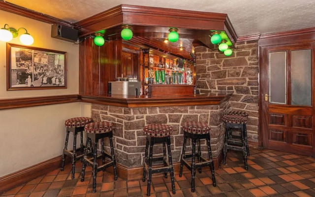 Larkins Pub Restaurant and B&B