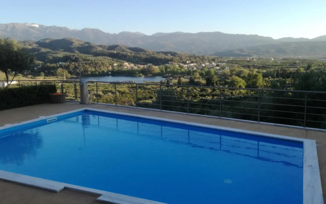 Aksos Suites