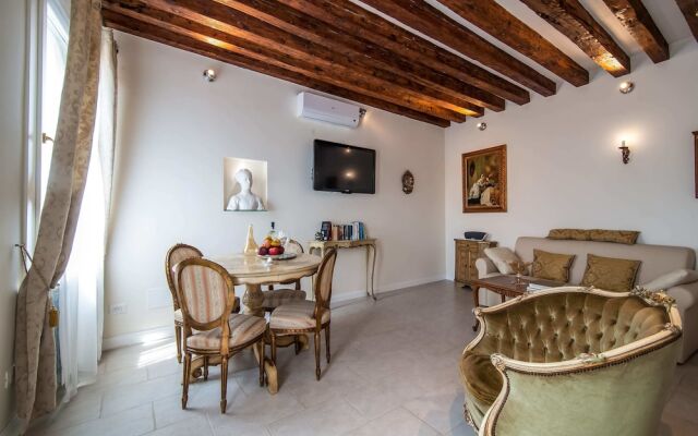 Michelle in Venice - Charming Houses