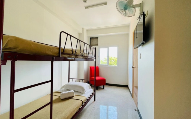 Vaccinated Staff - OYO 823 Stay Inn