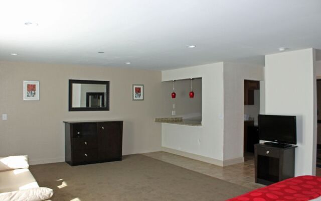 Ramada Pooler/Savannah