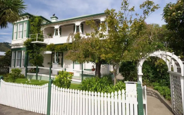 Sussex House Bed & Breakfast