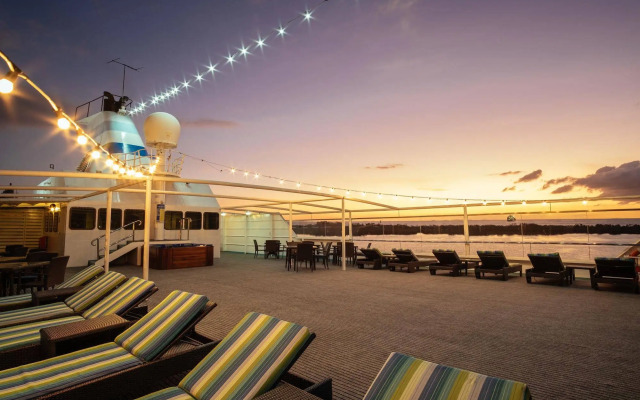 Captain Cook Cruises Fiji - Reef Endeavour