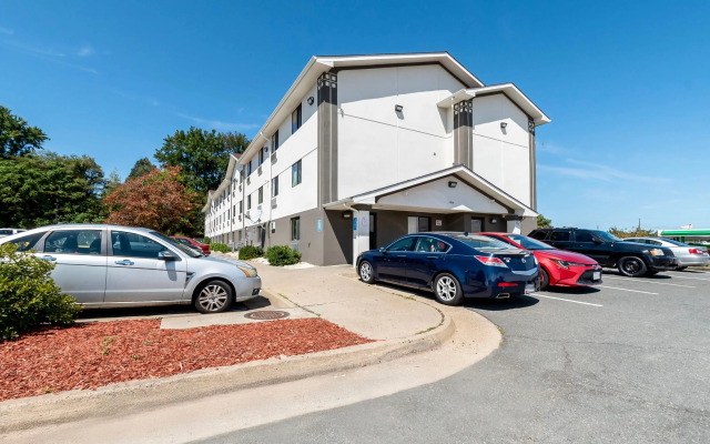 Super 8 by Wyndham Dumfries/Quantico