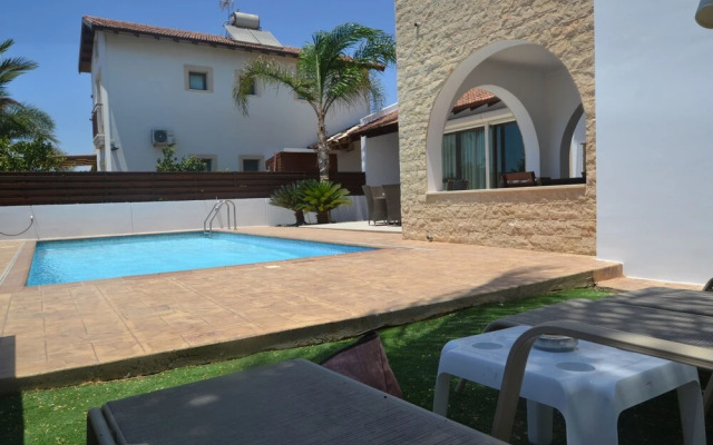 Narcissos Villa Thekla