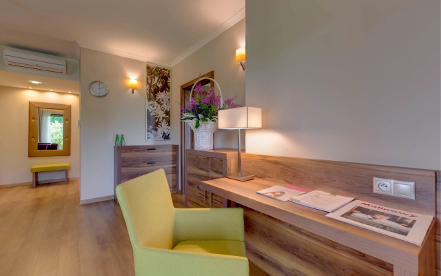 Mineral Hotel Malinowy Raj