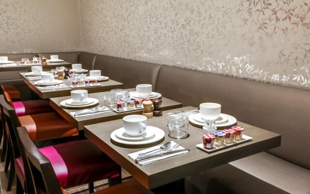 Le 12 Hotel