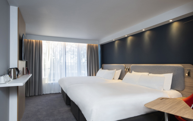 Holiday Inn Express Edinburgh City West by IHG