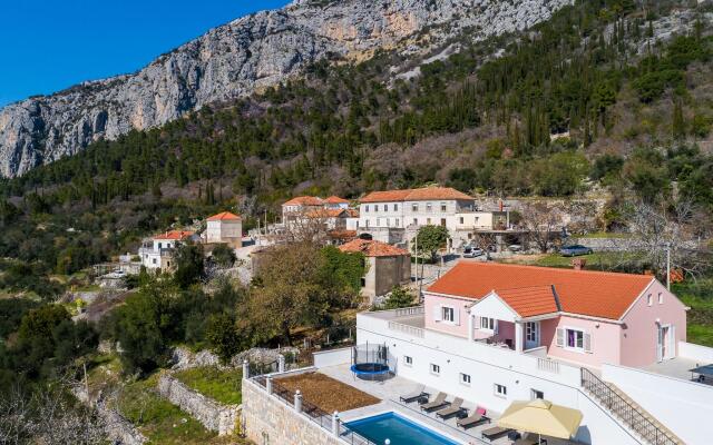 Villa in Gruda With Swimming Pool