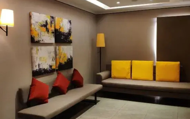 Homeinn Plus Hotel (Zhengzhou Erqi Wanda Plaza Second People's Hospital Subway Station)