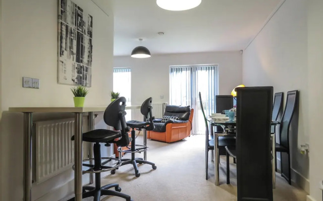 Tudors eSuites Park Central Townhouse Garden and Parking