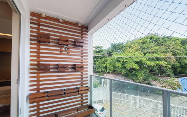 Apt. w/ Balcony 500m From the Beach Rei0206
