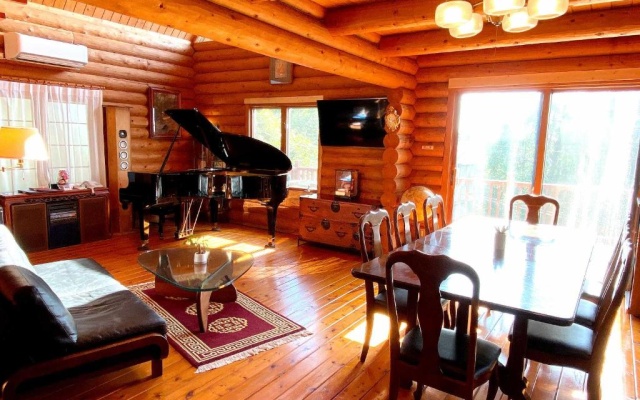 A Private Log House with Mt Fuji View & Piano - "Thangtong House Japan" – Guest Rooms – Kannami