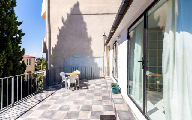 Wehost Apartment With Huge Terrace