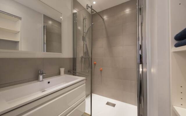 F3 Plein centre plage à 50 m (rue calme) parking possible