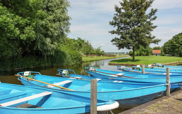 Comfortable chalet with microwave, Alkmaar at 15km