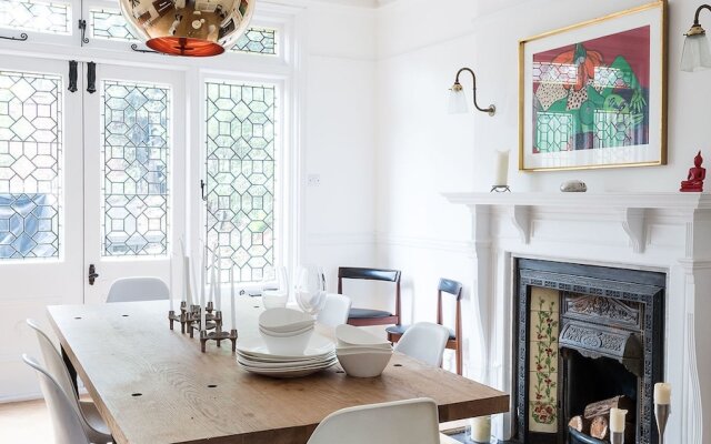 Beautiful, Grand House - Modern Art-Filled Interior