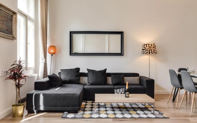 Charles Bridge - 3 bedroom Apartment - Old Town