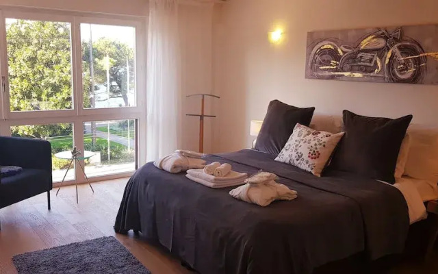 citycentre lake view apartment