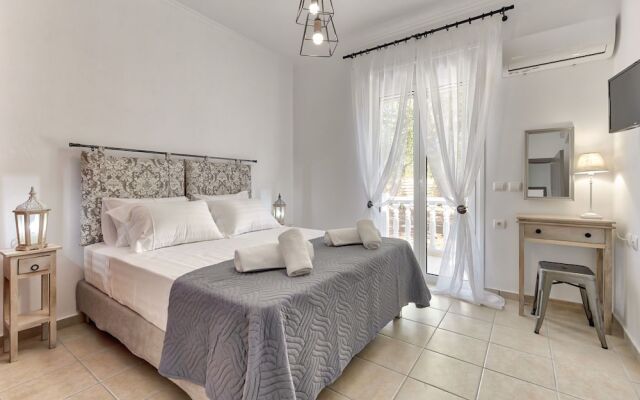 Modern Villa in Tragaki With Pool and Parasol
