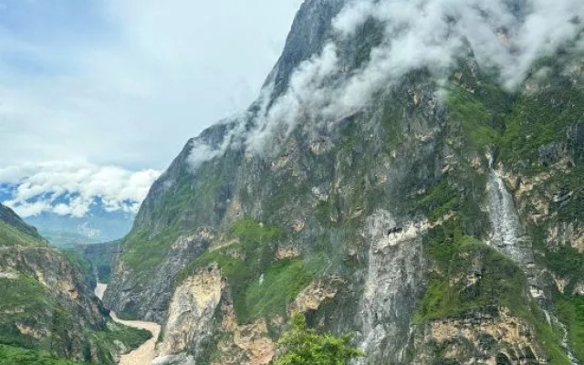 Shangri-La Tiger Leaping Gorge Taoyuan Inn