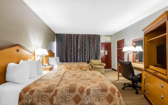 Econo Lodge Inn & Suites