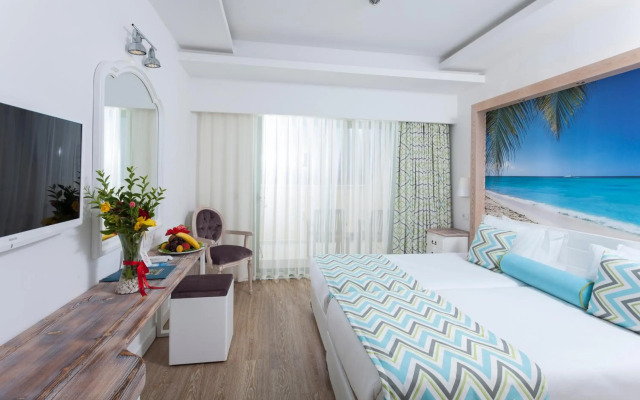 İz Flower Side Beach Hotel
