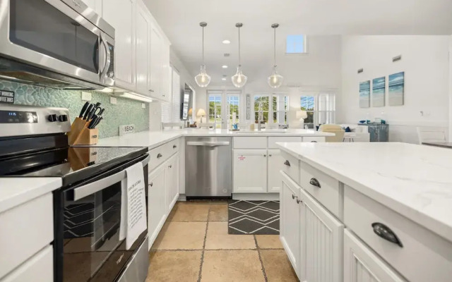 1332 Laurel Grove 3 Bedroom Home by RedAwning