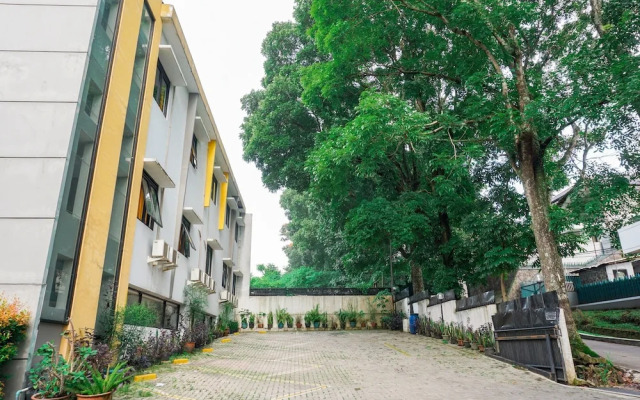 Oyo 2778 Alvin Residence