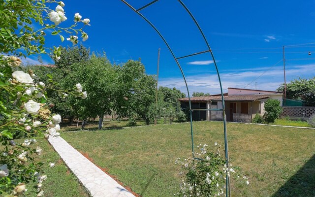 Rovere Pula in Pula With 2 Bedrooms and 1 5 Bathrooms