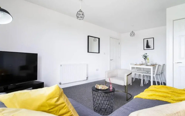 Livestay - One Bed Apt, Free Parking, Sleeps 4