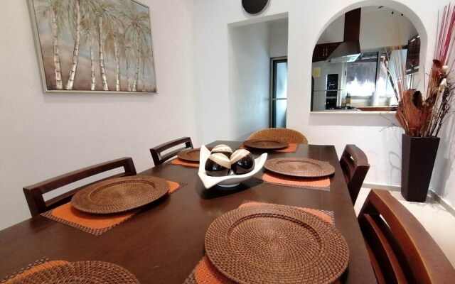 Les Alizes 50mt from the beach by Alex