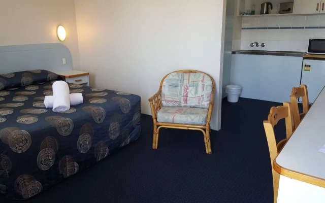 Aza Motel