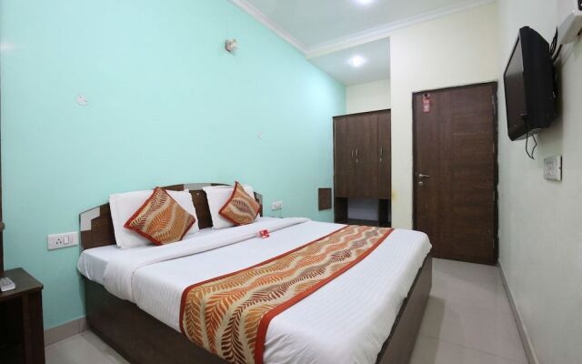 OYO 9056 Hotel Holiday Comfort