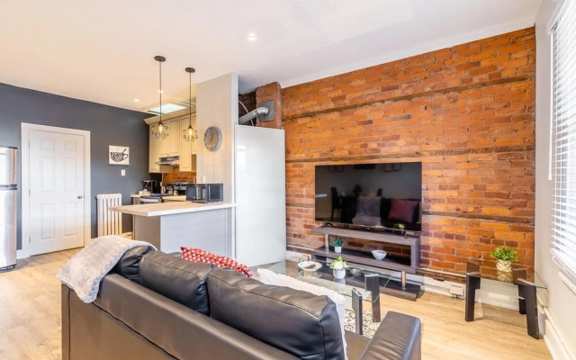 Upscale 2BR With King Bed-prime Location