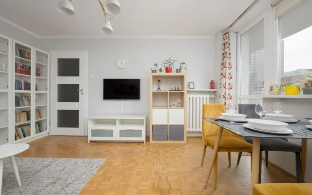 City Flowers Apartment Warsaw by Renters