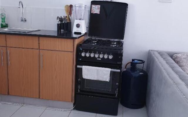Delightful Studio,Racecourse Gardens Apt with pool