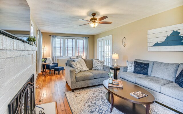 Charming Smithfield House: Walk to Downtown!
