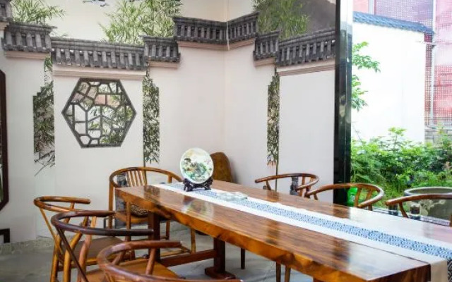 Tongren Jinyue Hotel (Fanjingshan Avenue Jiuyicheng Fangyuanhui Branch)