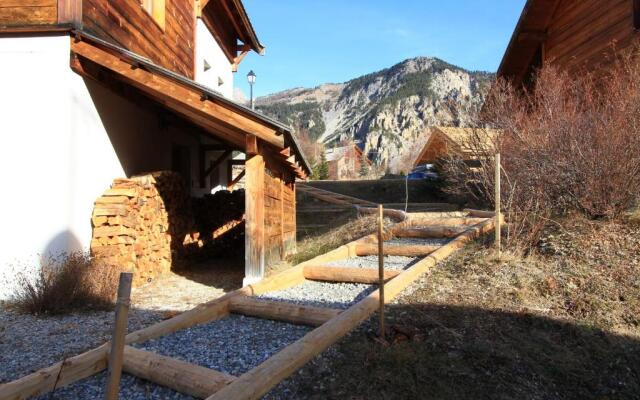 Le Miou: hameau des Chazals Nevache Hautes Alpes