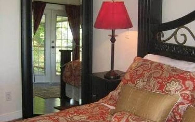 Foxglove Inn & Gardens