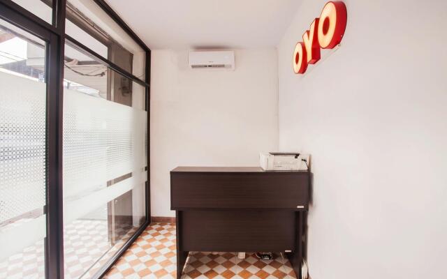 OYO 2720 Sutomo Inn