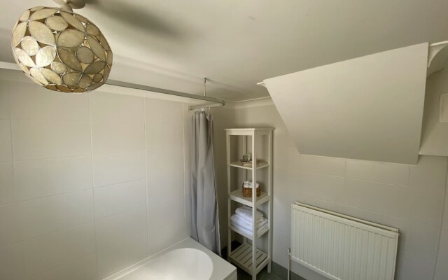 Stylish Apartment 16min from Stratford International