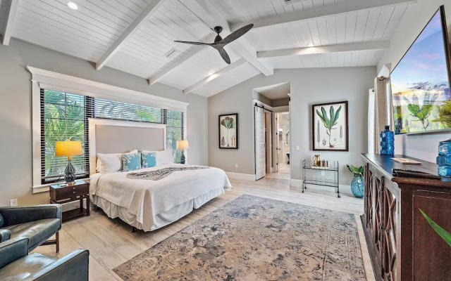 Dream Island 8 Bedroom Home