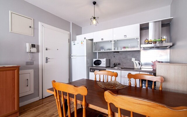Sleek and Central Flat With Shared Pool in Sisli