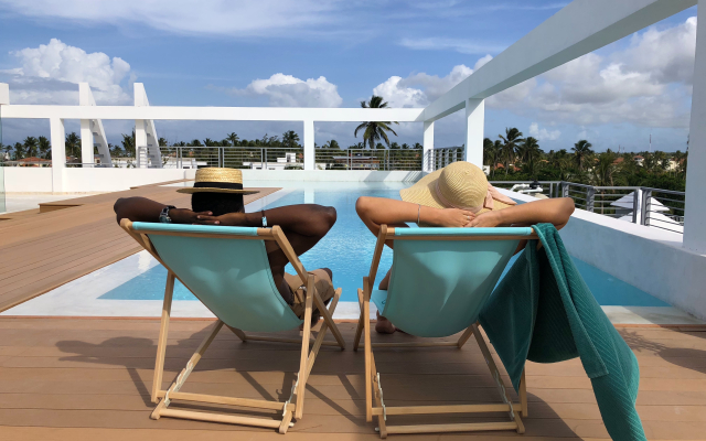 Ducassi Suites Rooftop Pool Beach Club & Spa
